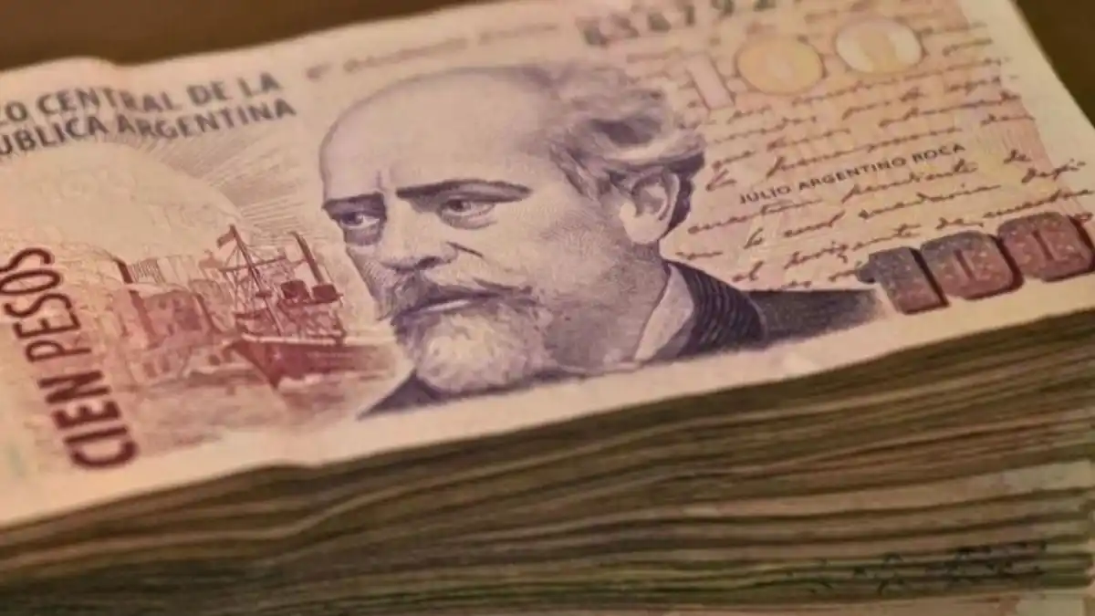 Pagan hasta $10 mil por billetes de $100 con un insólito error