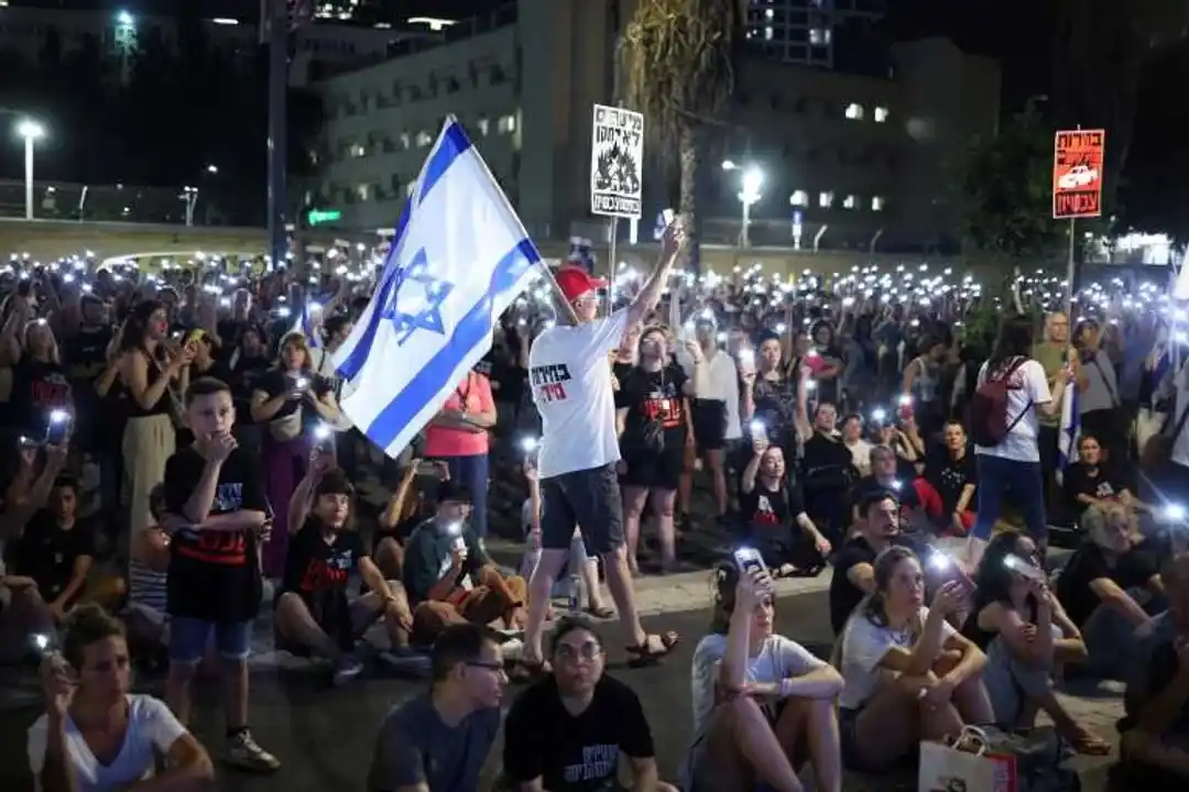 Manifestantes israelíes pidieron por los rehenes en Gaza.