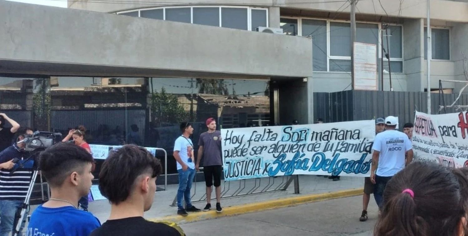 Este miércoles hubo una concentración frente a la Fiscalía de San Lorenzo. En estos días hubo marchas reclamando por su aparición con vida.