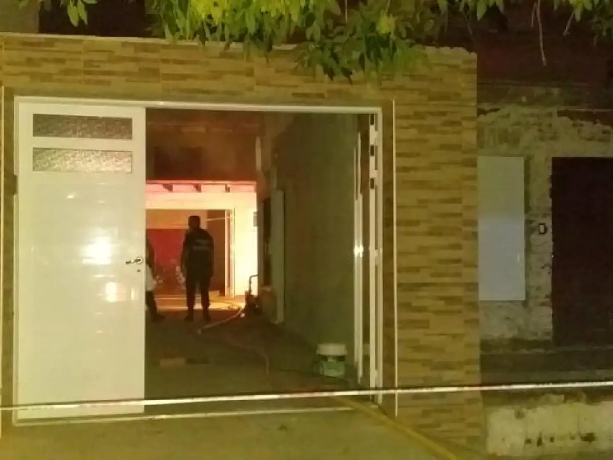 Estaban en la fiesta de 15 de su hija y se les prendió fuego la casa