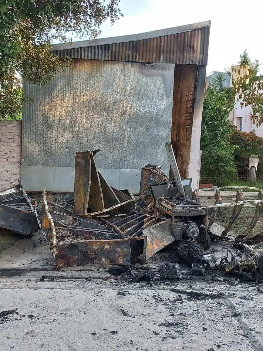 Bomberos controló un incendio en un taller a la madrugada