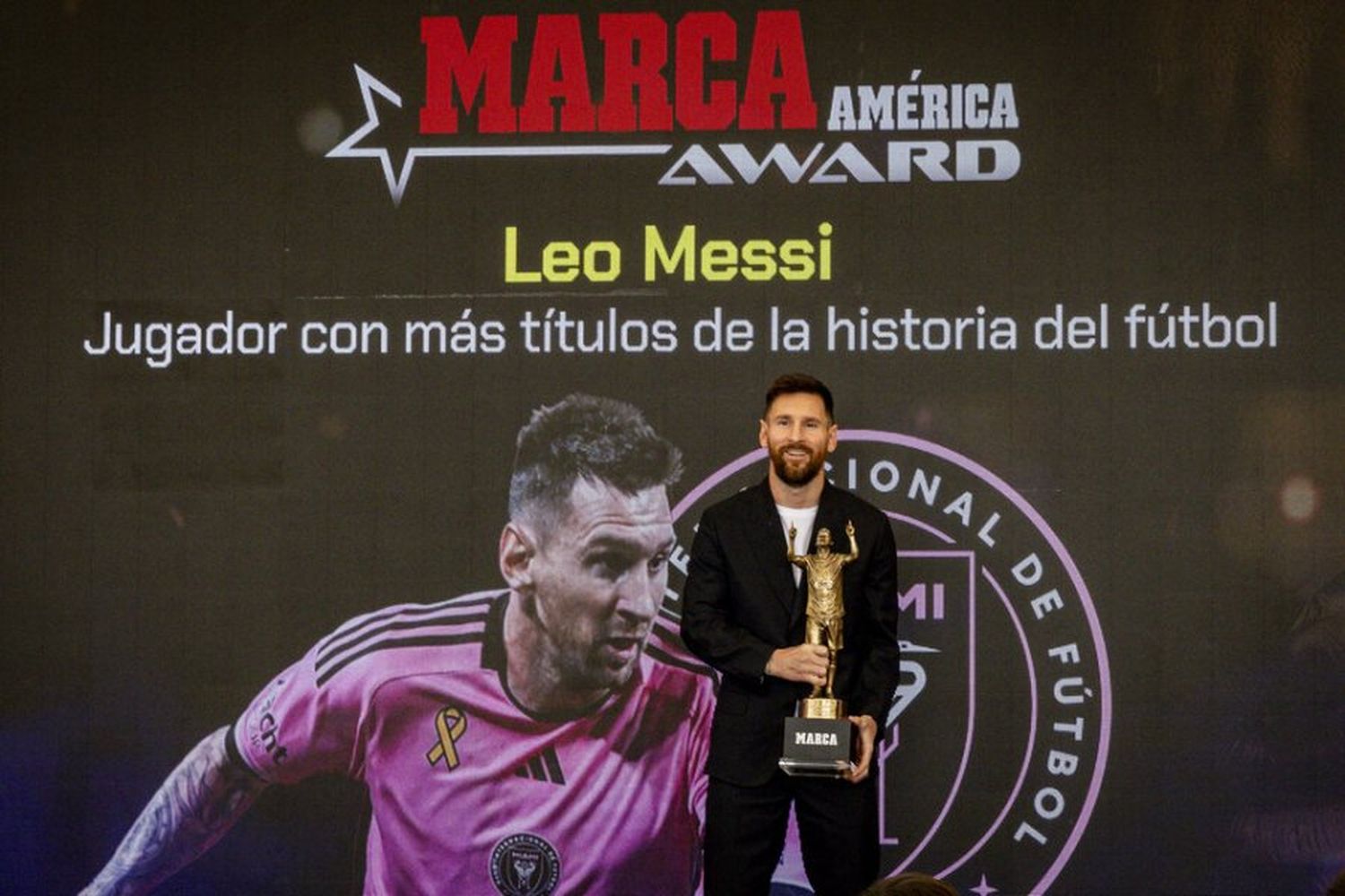 Messi , el jugador con más títulos de la historia