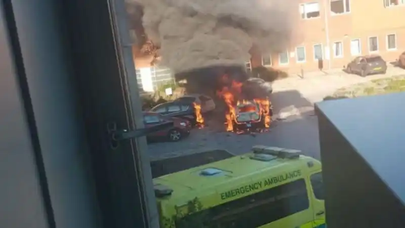 La explosión del taxi ocurrió frente a un hospital de Liverpool.