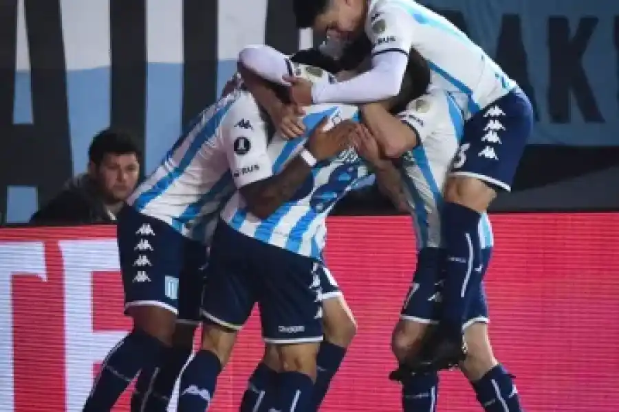 Gran triunfo de Racing en Avellaneda