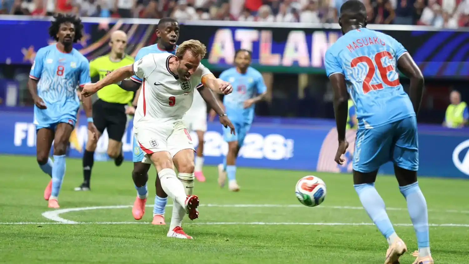 Kane ya despachó el derechazo para el 2-1.