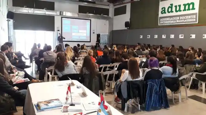 Presentaron opciones de becas e intercambios