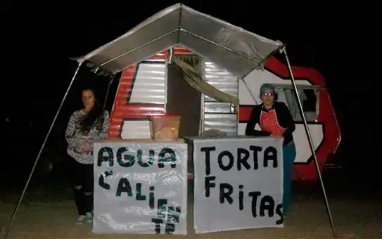 Tendrá fiesta la joven que vendió tortas fritas para sus 15 años 
