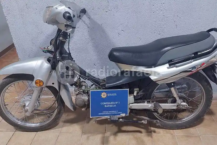 Dejó la moto estacionada por un momento, cuando volvió ya no estaba más