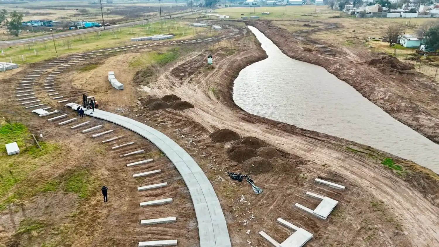 Nuevo frente de obra para la construcción de senderos peatonales y ciclovías. Foto: MVT