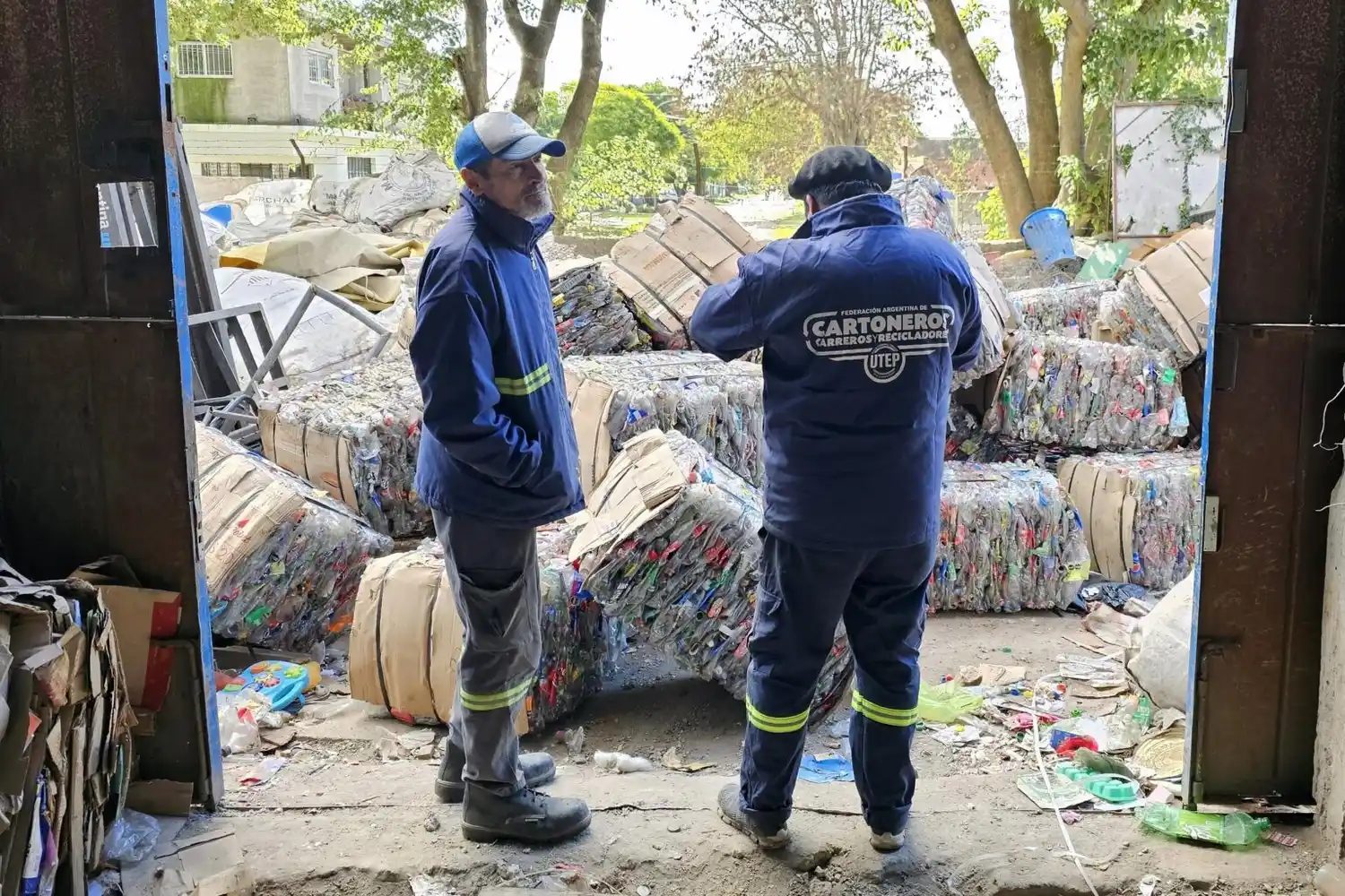 Recicladores Urbanos: la tarea de vivir de los residuos y reducir la contaminación ambiental