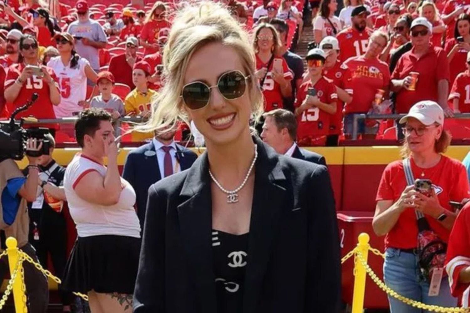 Brittany Mahomes, embarazada, muestra su look vintage de Chanel en el partido Chiefs-Bengals