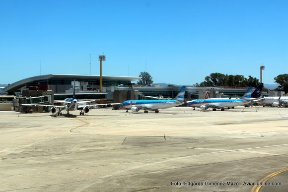 Vuelos de Aerolíneas Argentinas con base Córdoba evitando el AMBA: Lo que el virus se llevó
