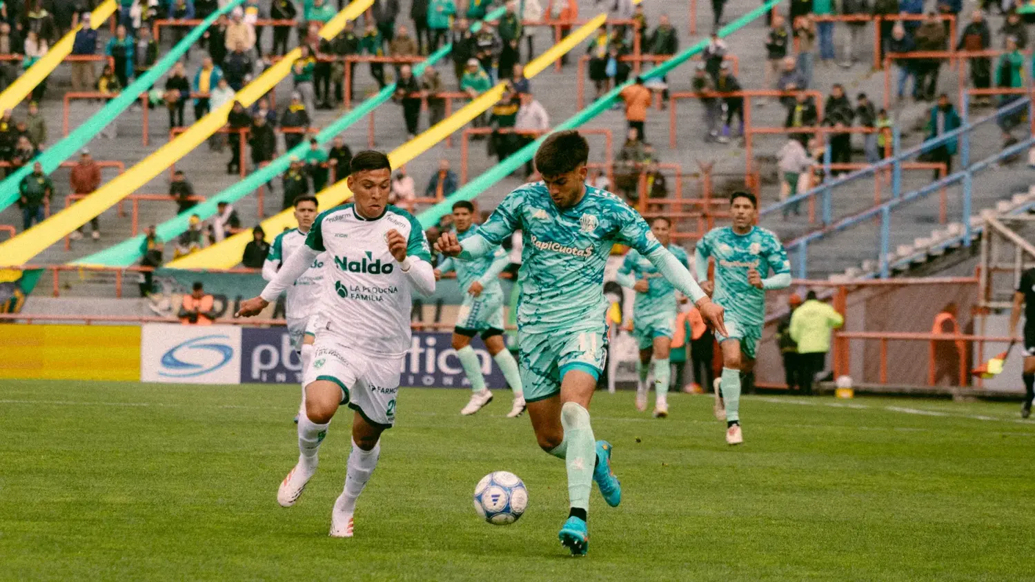 Aldosivi cayó 3-1 ante Sarmiento en el Minella y Sanguinetti admitió: "sí nos duele, sí estamos golpeados"