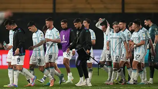 Un referente de Racing cerró su cuenta de Instagram por las fuertes críticas y peligra su titularidad en el equipo