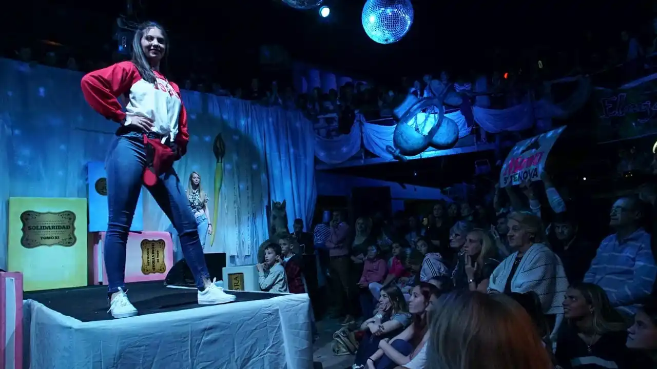 Ex estudiantes de secundario se manifestaron en contra de la elección de la Reina de Carrozas