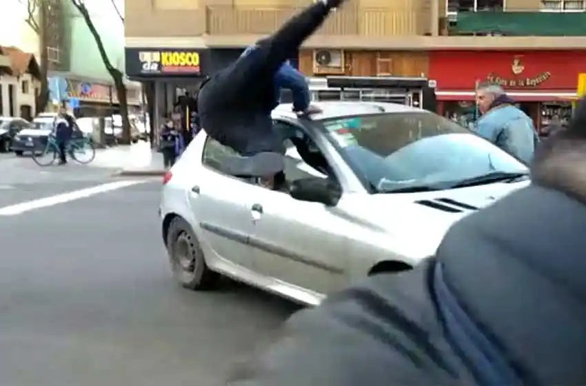 Atropellaron a un manifestante en las inmediaciones de la Municipalidad