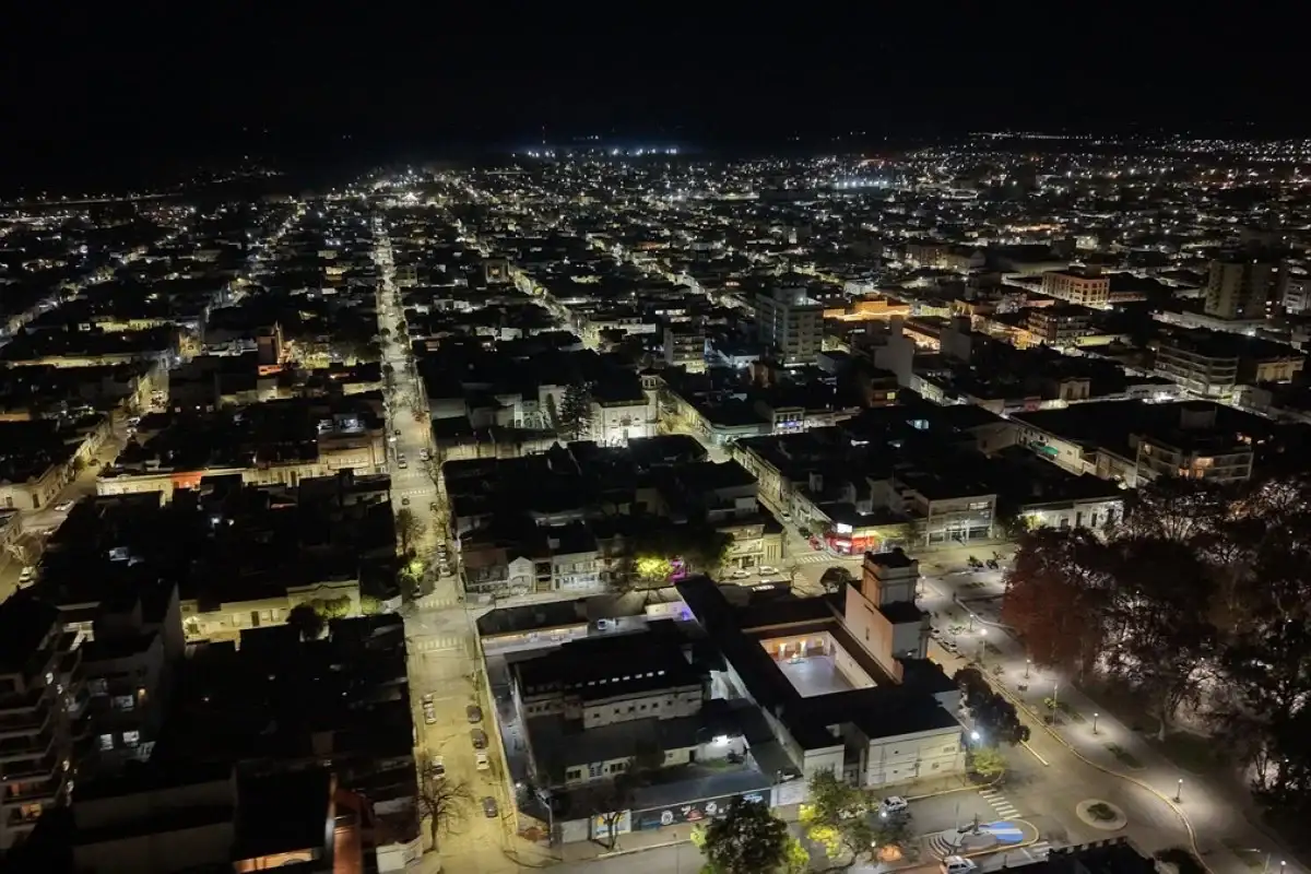 Más de 200 manzanas de la zona céntrica de la ciudad ya cuentan con nuevas luminarias LED