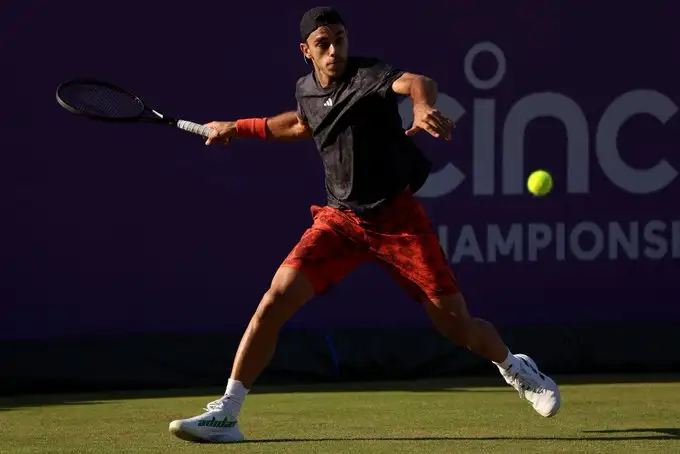 Tres argentinos en Eastbourne