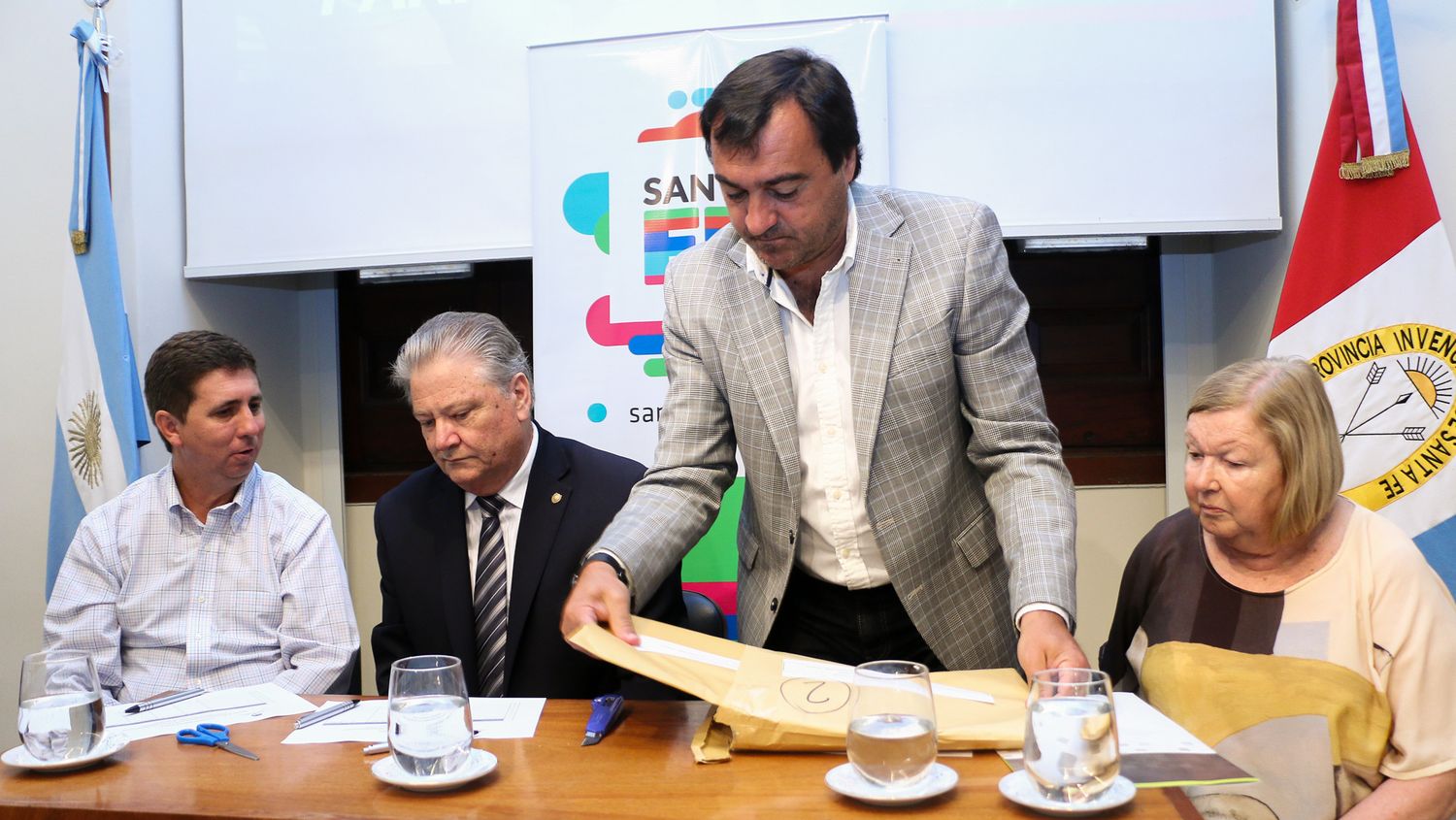 Ocho ofertas para construir 20 viviendas en Esperanza