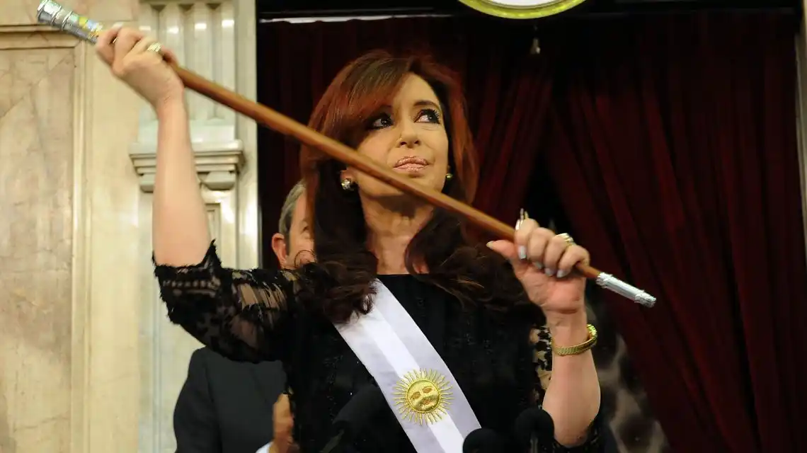 Cristina Kirchner, sobreseída por el hallazgo de un bastón presidencial en su casa