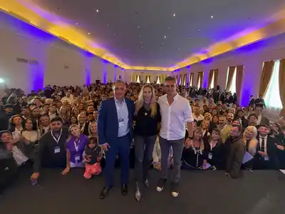 Karina Milei, Sebastián Pareja y Martín Menem en Mar del Plata.