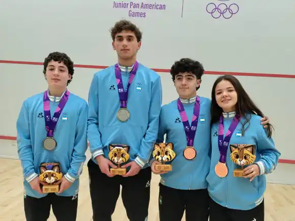 ASU2025: plata para Santiago y bronce para Segundo; más medallas para los Portabales en Squash