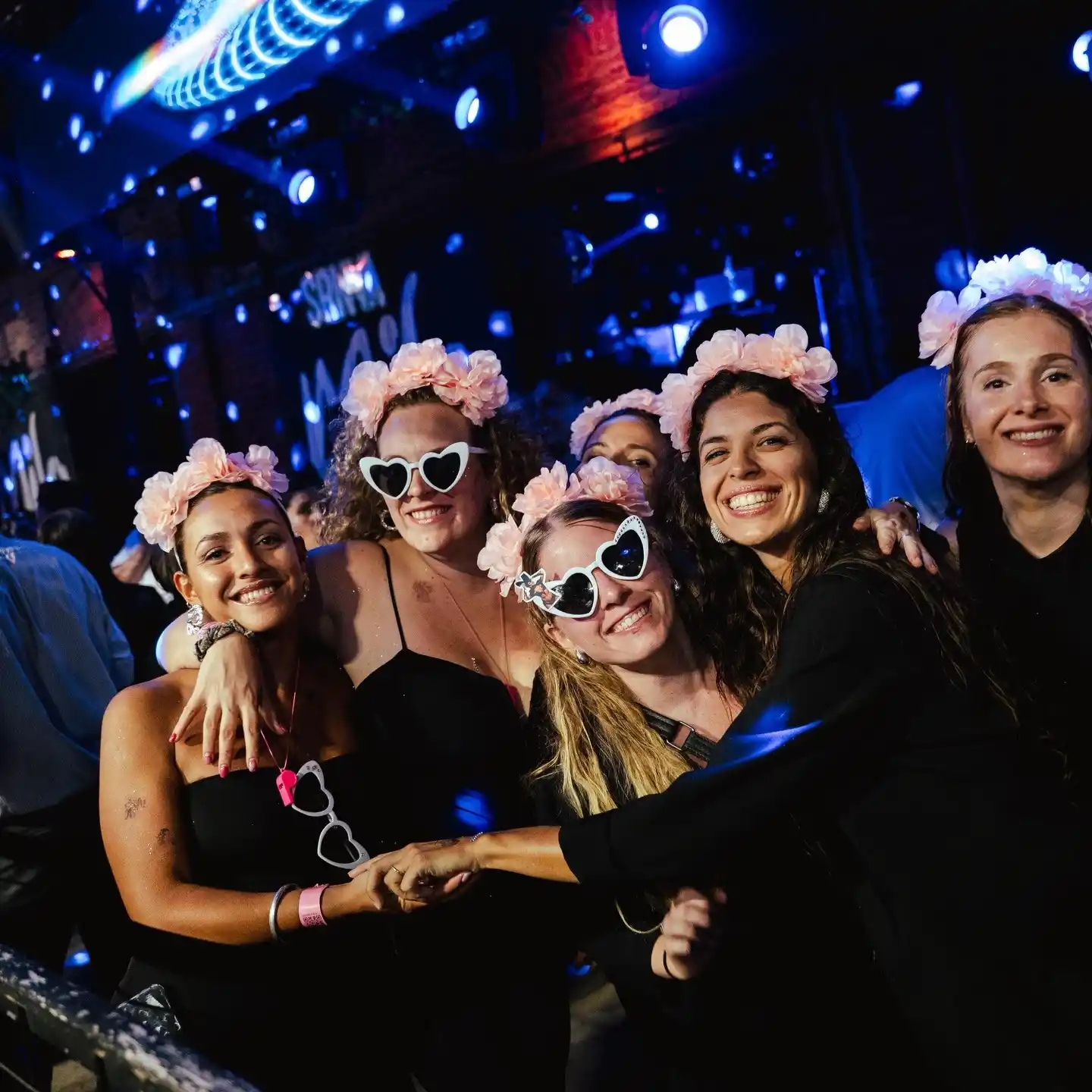 By Milo consolida su propuesta en el Corso y refuerza su compromiso solidario con el Hospital San Antonio