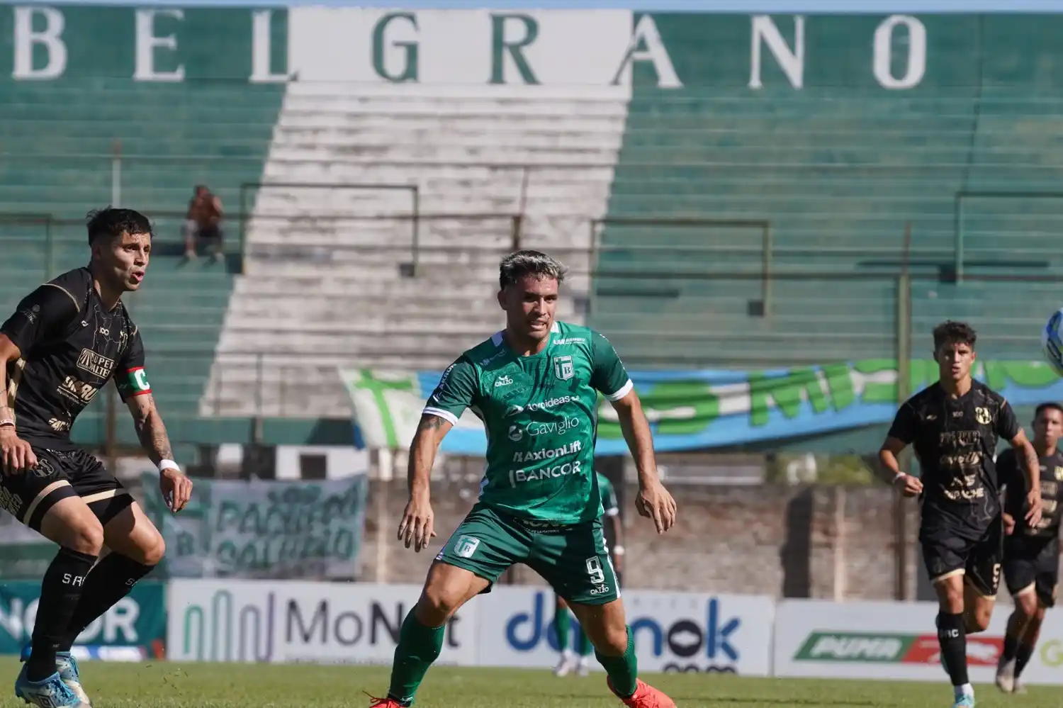Tomas Attis en 2023 vistiendo la camiseta de Sportivo.