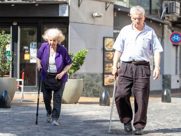 El Gobierno no prevé aumentar el bono de $70.000 que perciben jubilados y pensionados