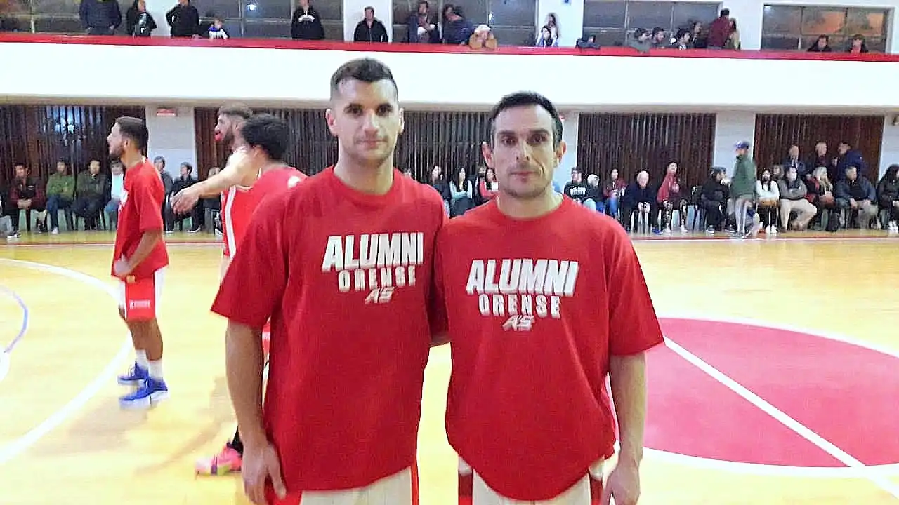 Tracana y Hartstock, en la previa del triunfo de Alumni. (Foto Zona Naranja Tres Arroyos).