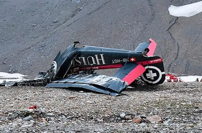 Se estrelló un avión de la Segunda Guerra Mundial que realizaba vuelos turísticos: murieron 20 personas