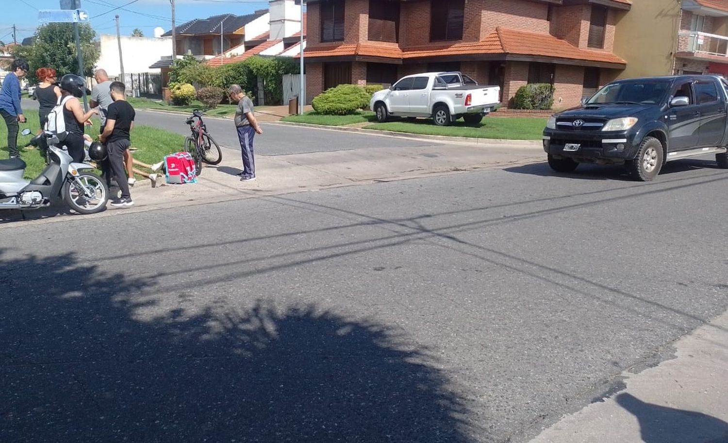 Delivery herido tras ser atropellado por una camioneta