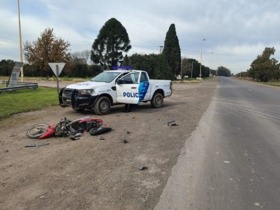 Accidente en ruta 1001: un motociclista hospitalizado con lesiones múltiples