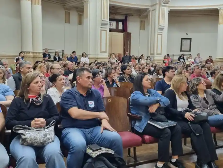 La evaluación escrita será presencial, anónima y con sorteo público del temario del examen.