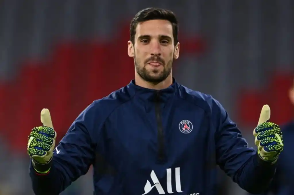 El arquero Sergio Rico salió del coma y se comunica mediante gestos