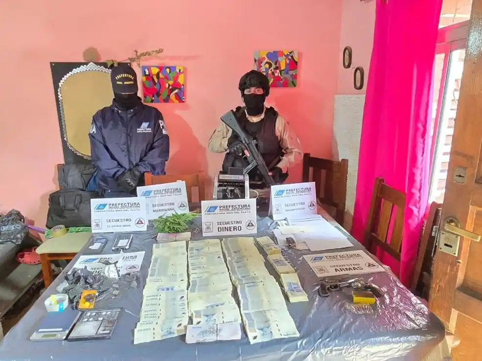 Operativos antidroga en Mar del Plata: dos detenidos, cocaína, armas y más de 16 millones de pesos secuestrados