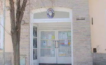 Un ladrón ingresó por un ventiluz y robó dinero en la Escuela Nº 28