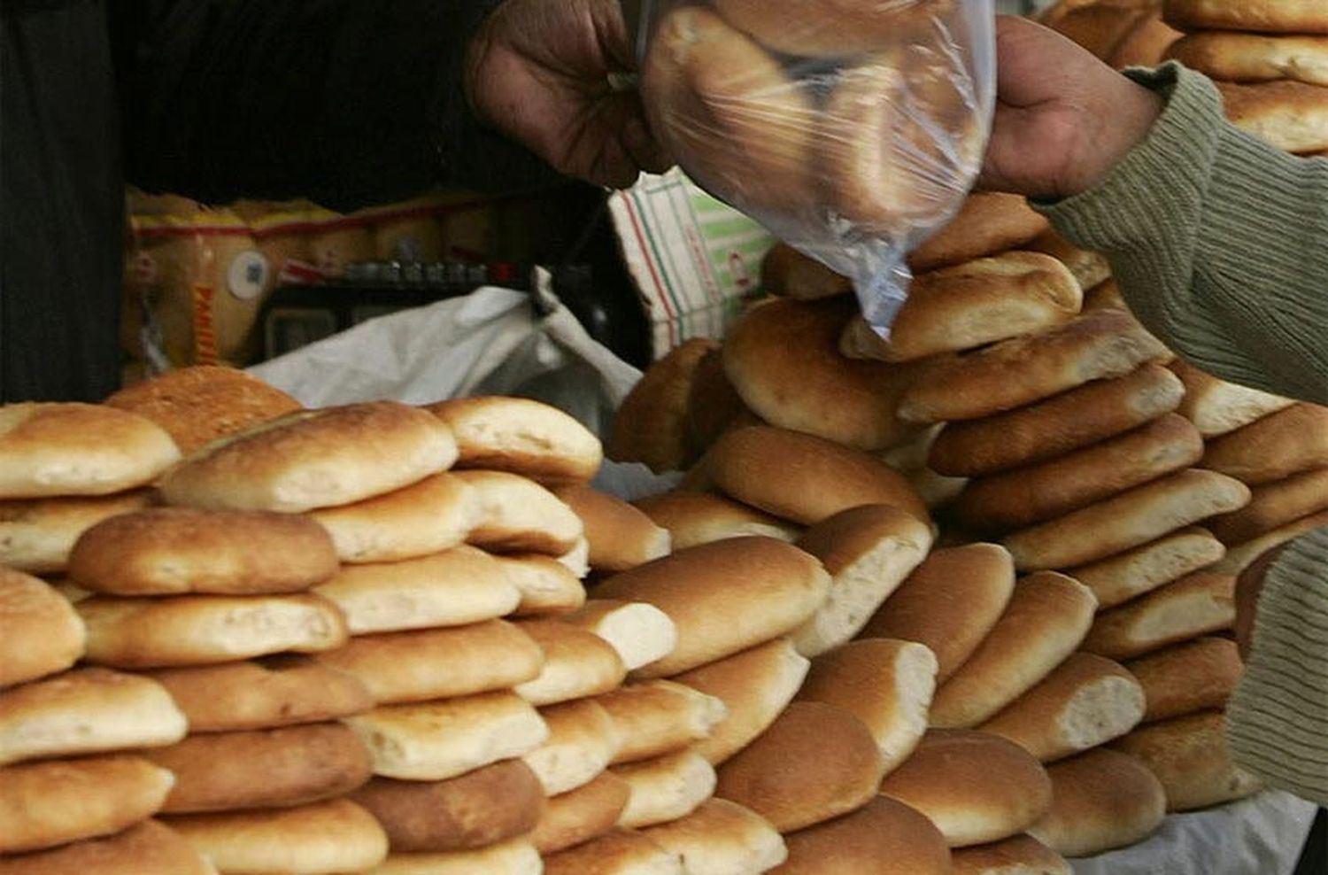 Un vendedor de pan rosarino mordió a un vecino por pedirle fiado