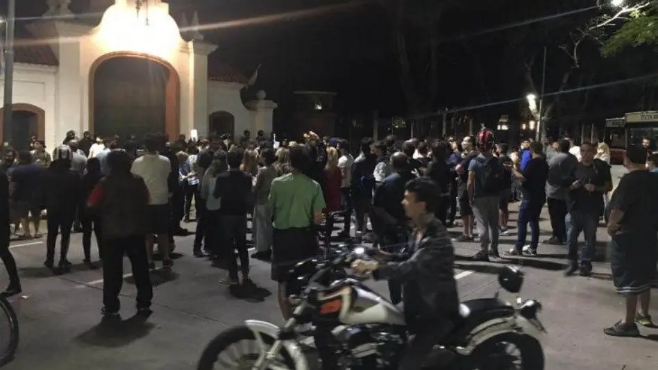 Poca gente: la protesta en Olivos fue sin barbijo ni distancia social