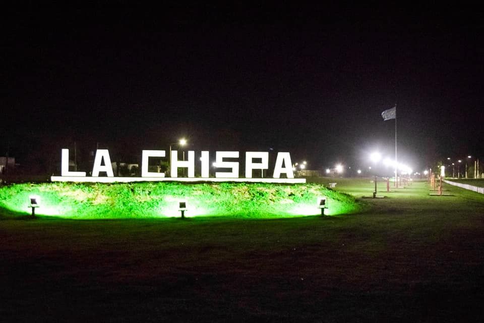 La Chispa: un hombre borracho quiso incendiar un auto y terminó en la Comisaría