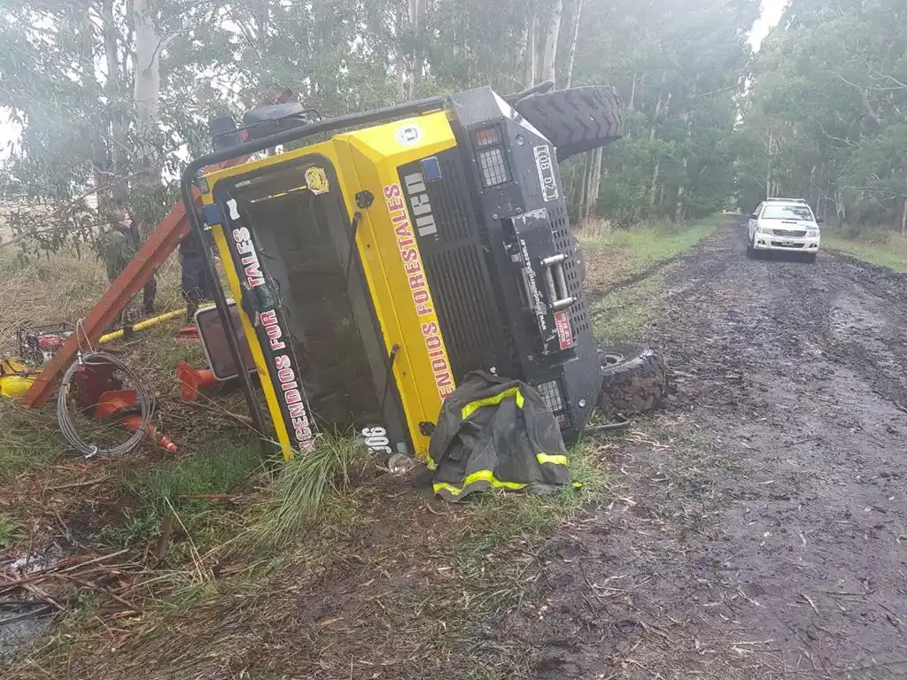 Volcó un vehículo de Bomberos que concurría a un siniestro