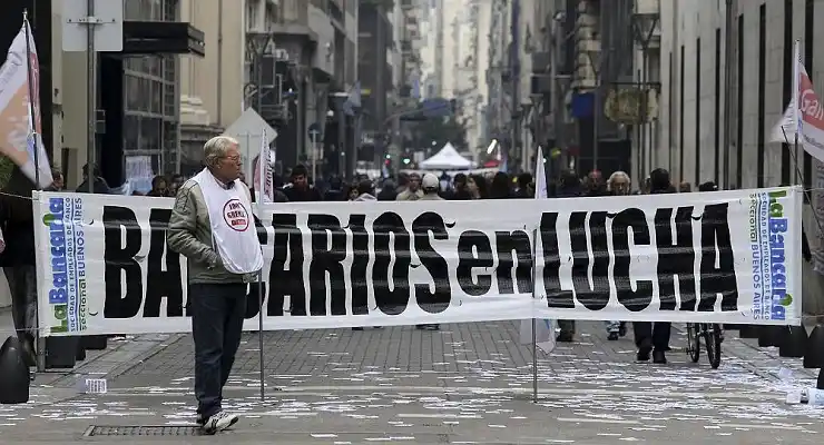 Bancarios advierten que la reforma laboral beneficia a los empresarios 