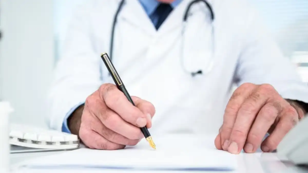 El Gobierno analiza que los médicos solo receten dentro de su especialidad