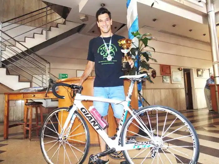 Lucas Ferrari contó su gran actuación en el Triatlón de La Paz
