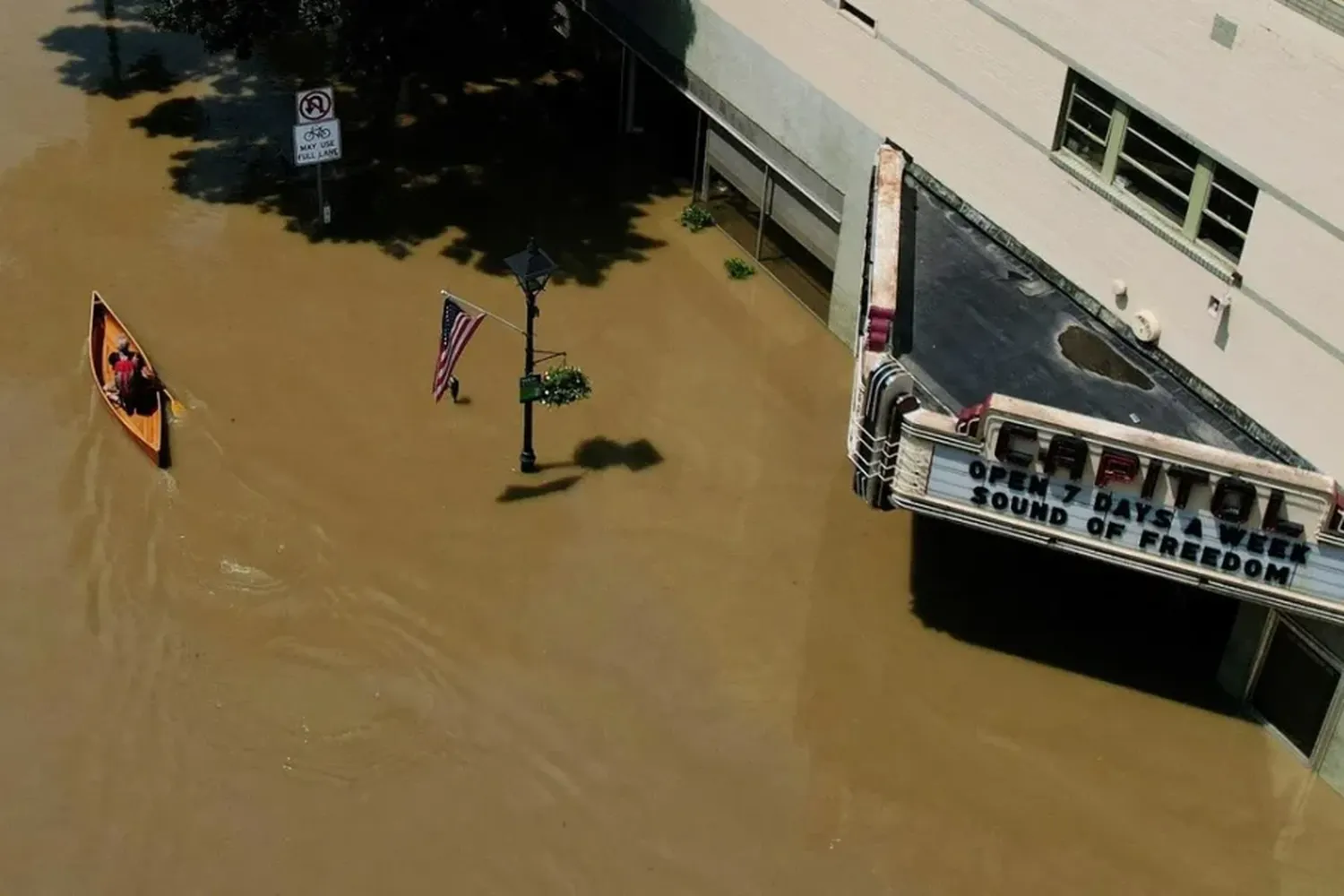 Más de un centenar de evacuados por inundaciones "históricas" en el noreste de Estados Unidos