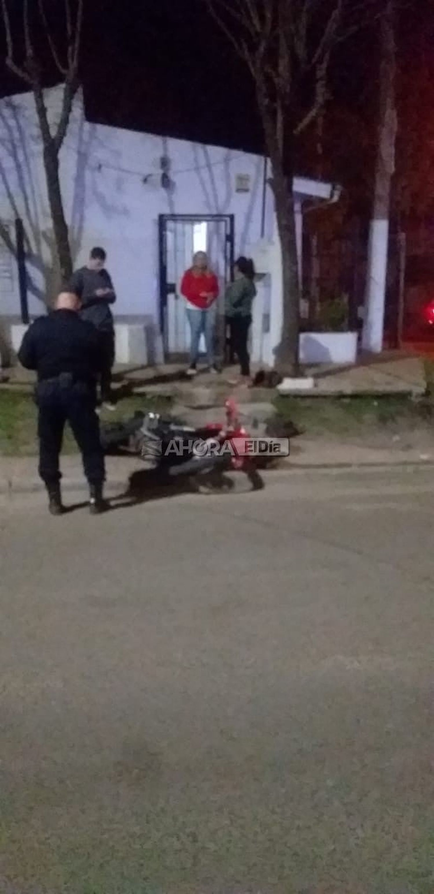 Choque entre un auto y una moto en zona de la Terminal: uno de los conductores fue trasladado al Hospital