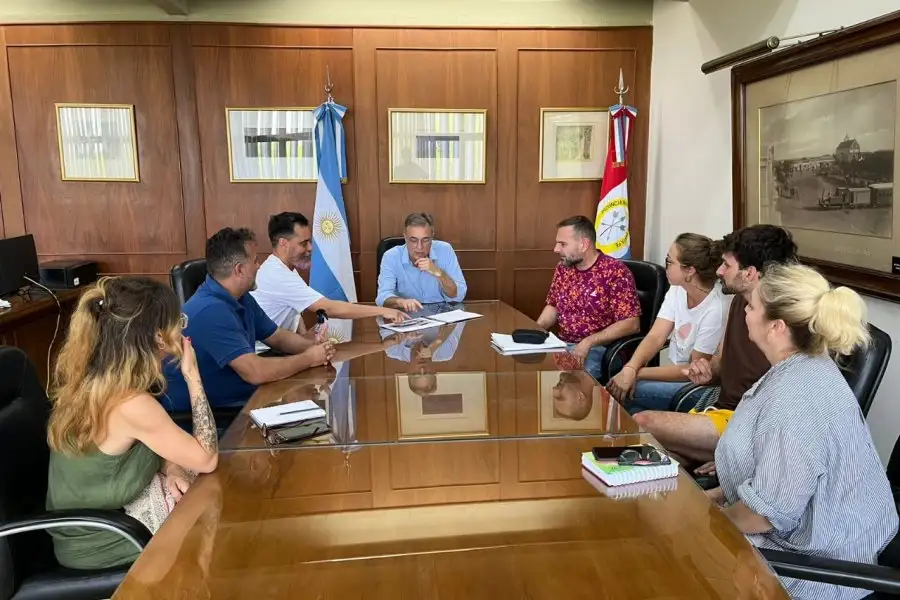El intendente Castellano se reunió con integrantes del Centro de Artistas Plásticos 