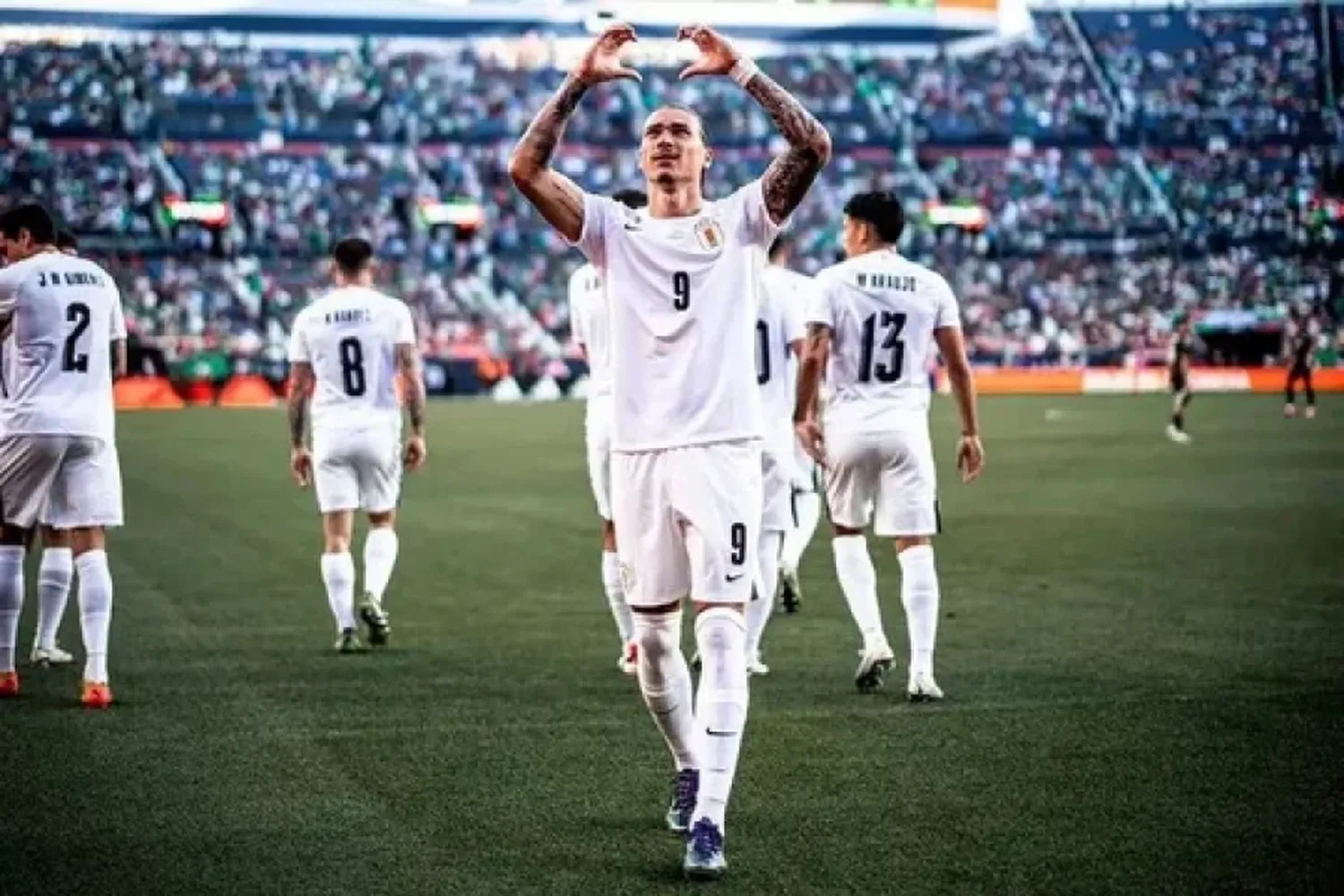 Con un triplete de Núñez, Uruguay goleó 4-0 a México