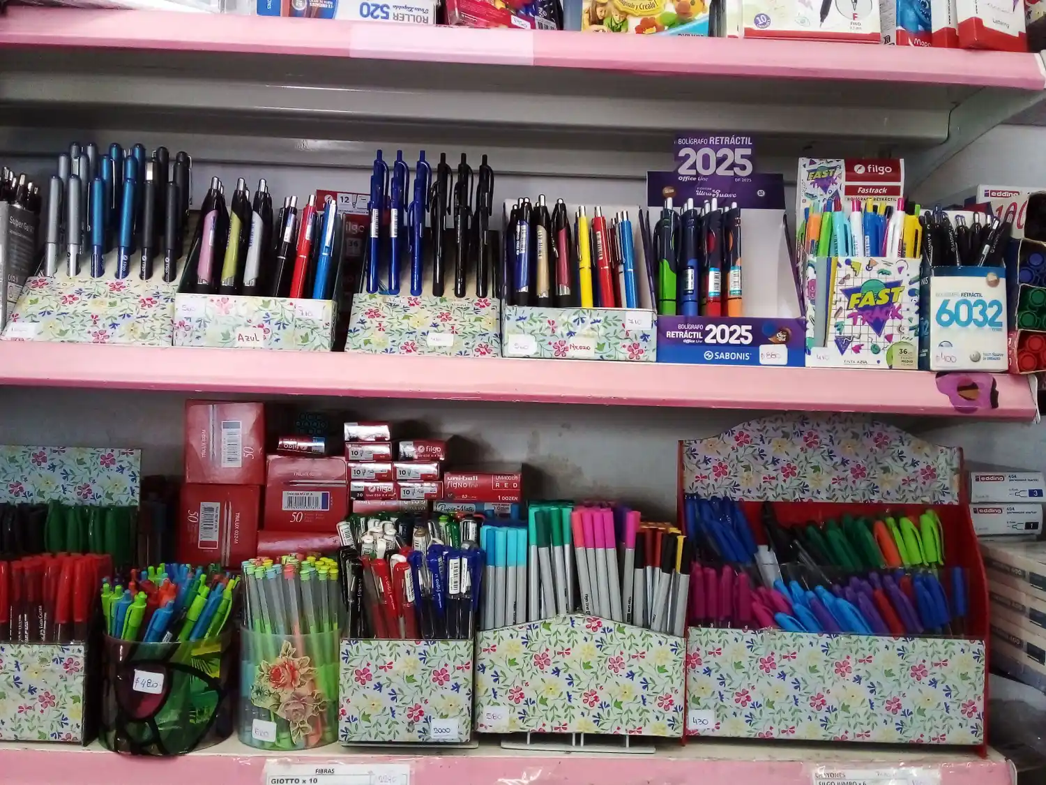 La organización armará kits escolares.