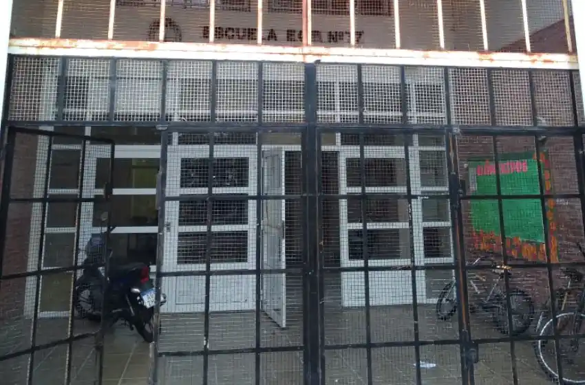 Intentó robar en la Primaria 77 de Parque Palermo y lo detuvieron